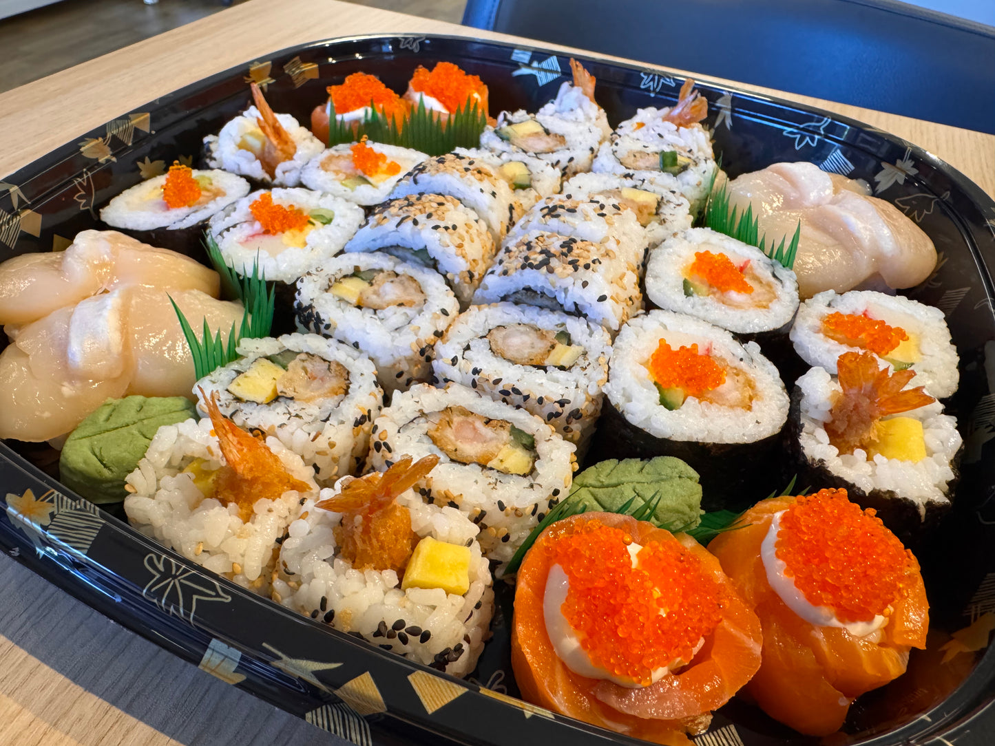 Salmon Love Sushi Party Set